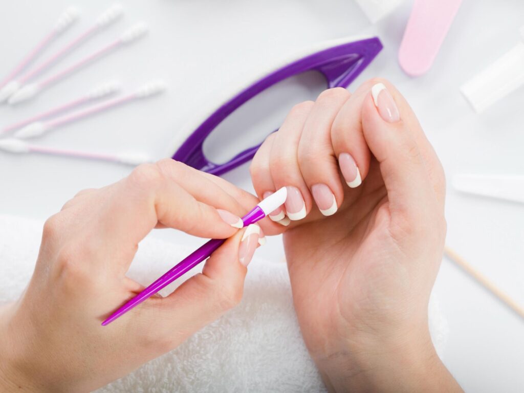 tips to do a French manicure at home