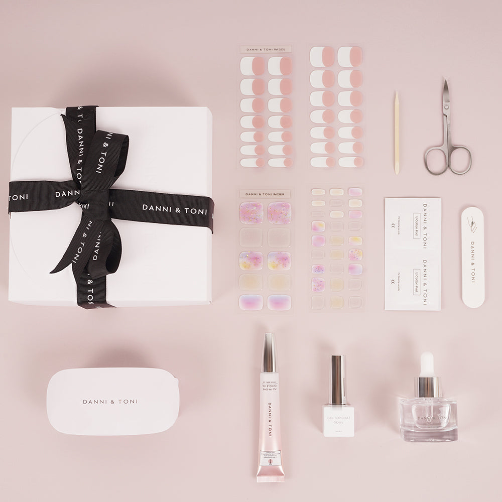 overview of the Different components of the Gel Nail Starter Kit Deluxe edition