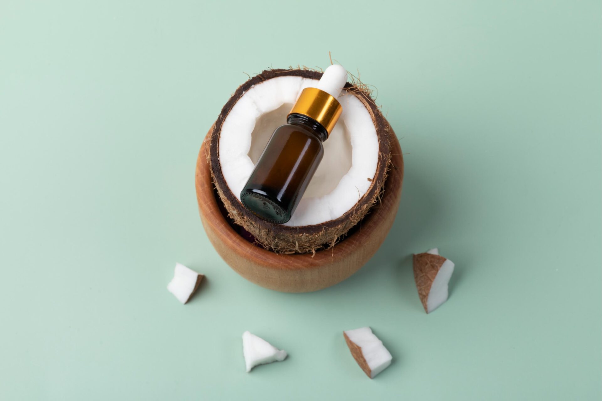 oil coconot for healthy nail treatment