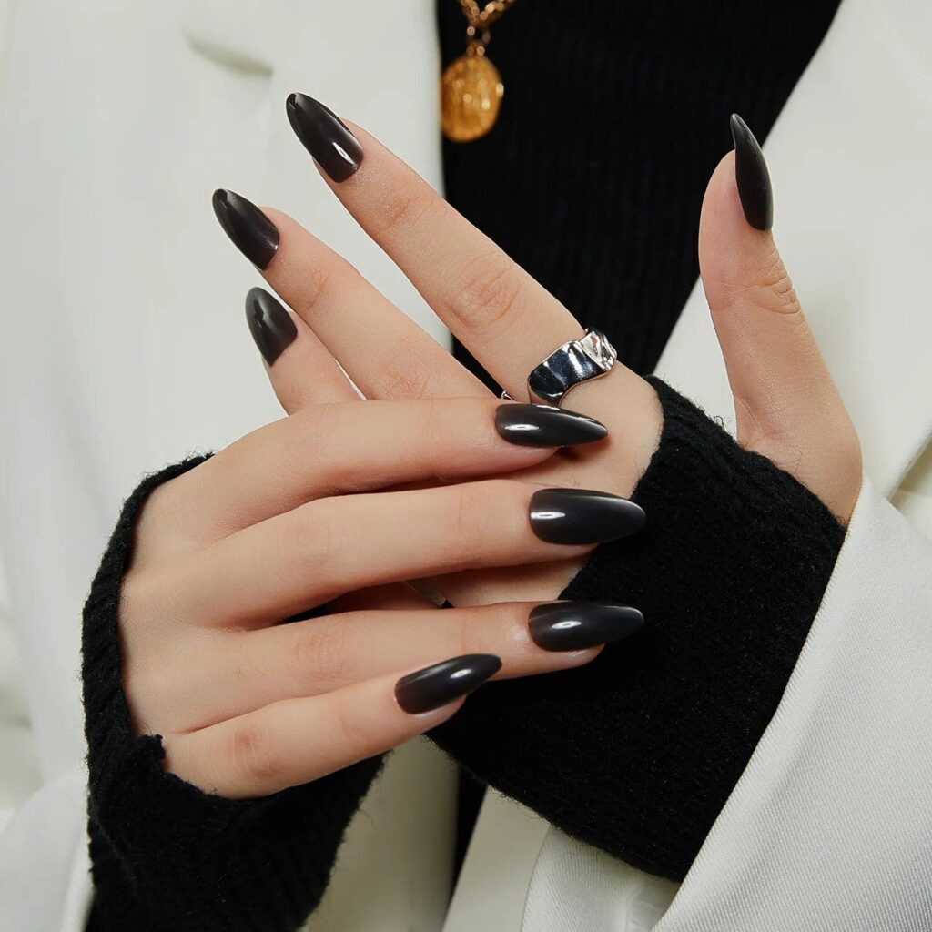 black press-on nails